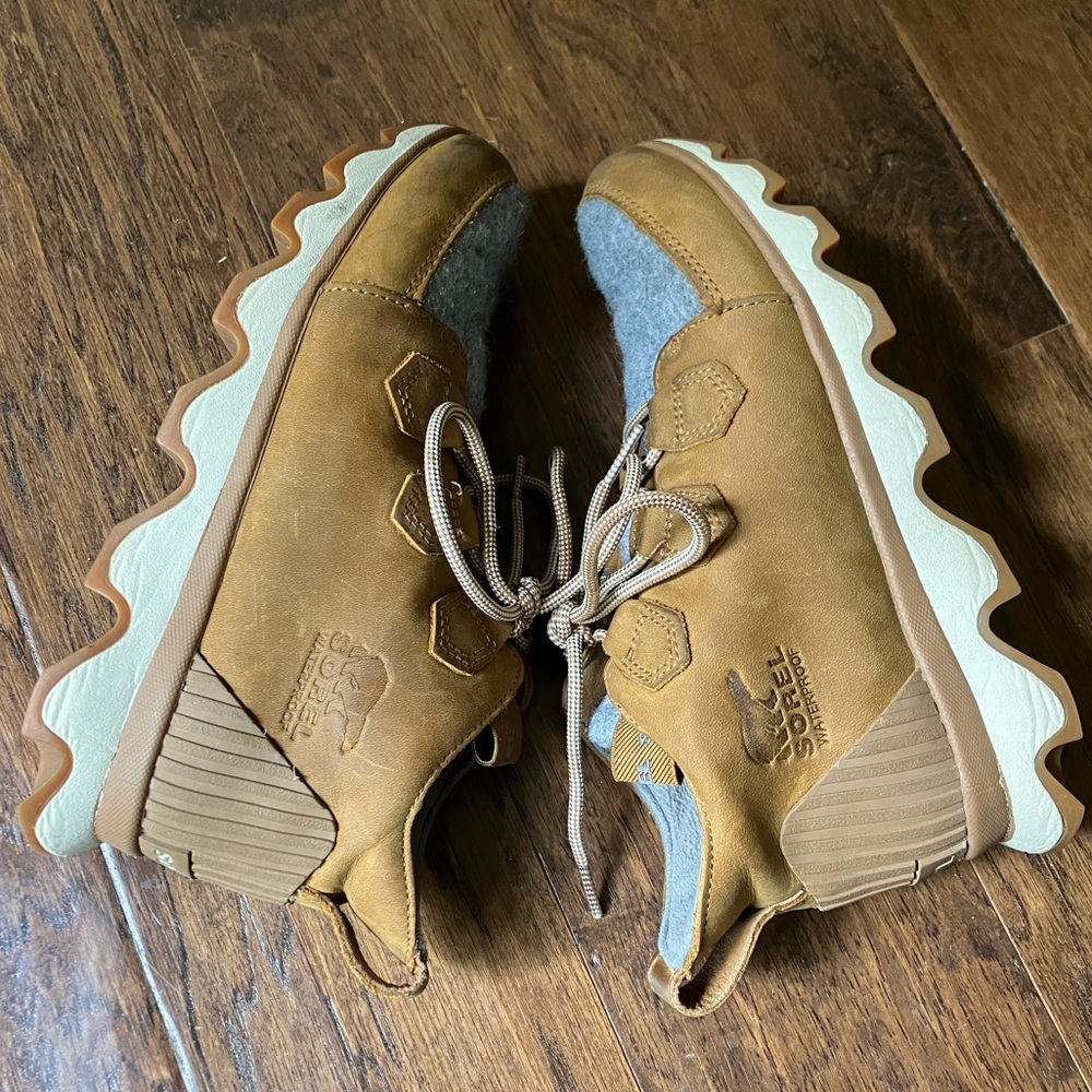 Sorel Kinetic Caribou Sneakers | Camel Brown and Gray
